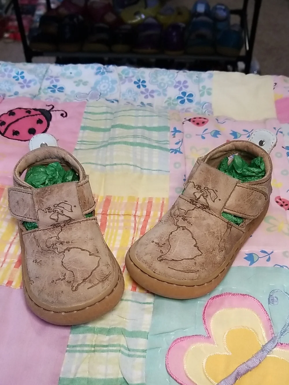 Livie & Luca Tan Brown Map-Embossed Mary Jane Baby Shoes Size 4